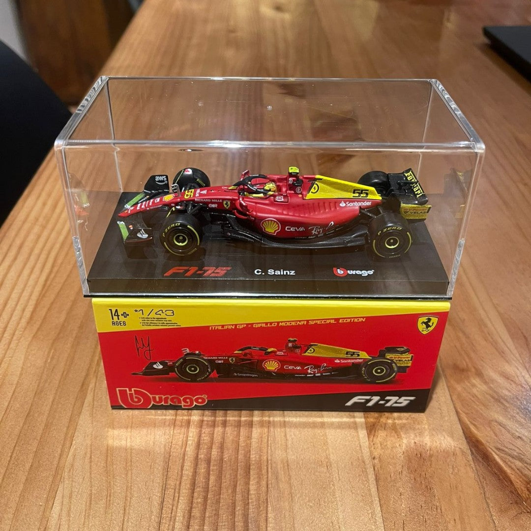 Auto Burago 1:43 Scuderia Ferrari <br>  F1-75 Carlos Sainz #55 <br> Caja Acrilica