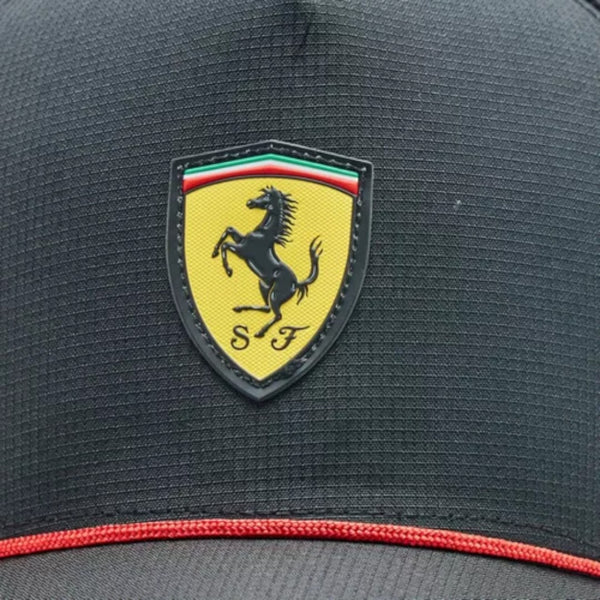 Jockey Puma Scuderia Ferrari <br> Trucker Negro 2024